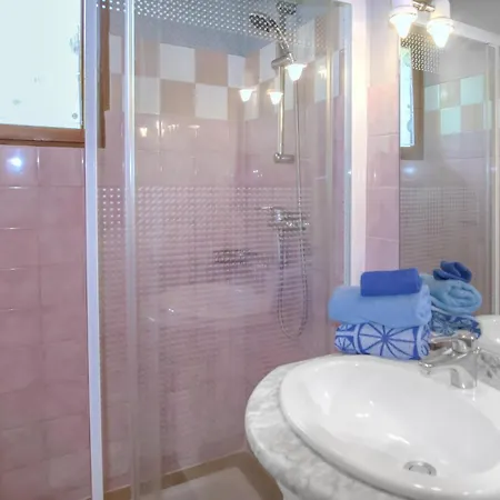 2 Bedroom Gorgeous In * Bessas