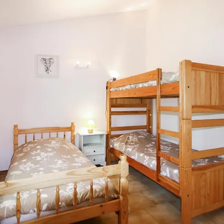 2 Bedroom Gorgeous In Holiday home *